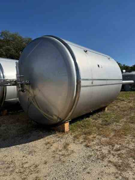 Mueller 304 Stainless Steel Vessel - 8300 Gallon