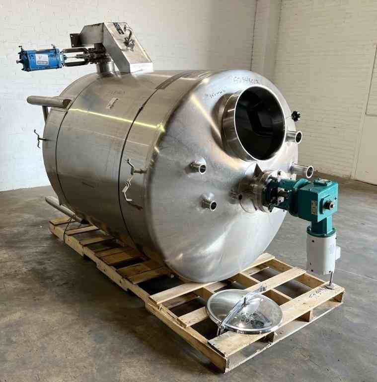 700-gal-stainless-steel-tank