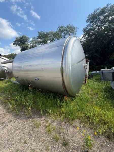 8300 Gal Mueller Stainless Steel Tank