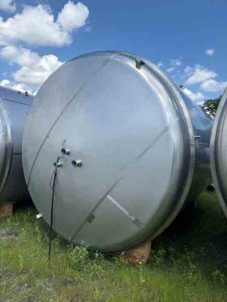 8300 Gallon Mueller 304 Stainless Steel Pressure Vessel
