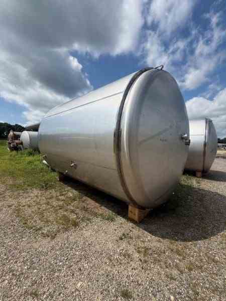 8300 Gallon Mueller 304 Stainless Steel Tank