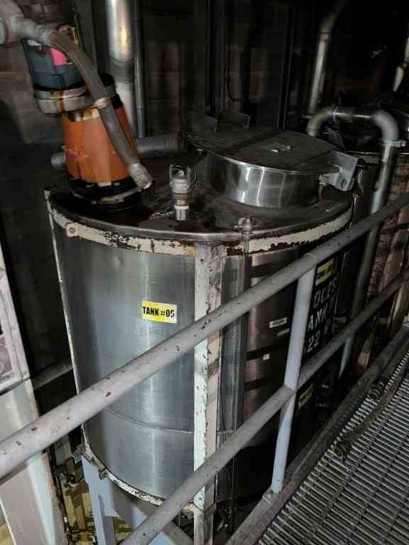 Stainless Steel Tank - 550 Gal