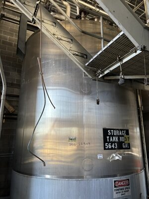 Used 5600 Gal Stainless Steel Tank