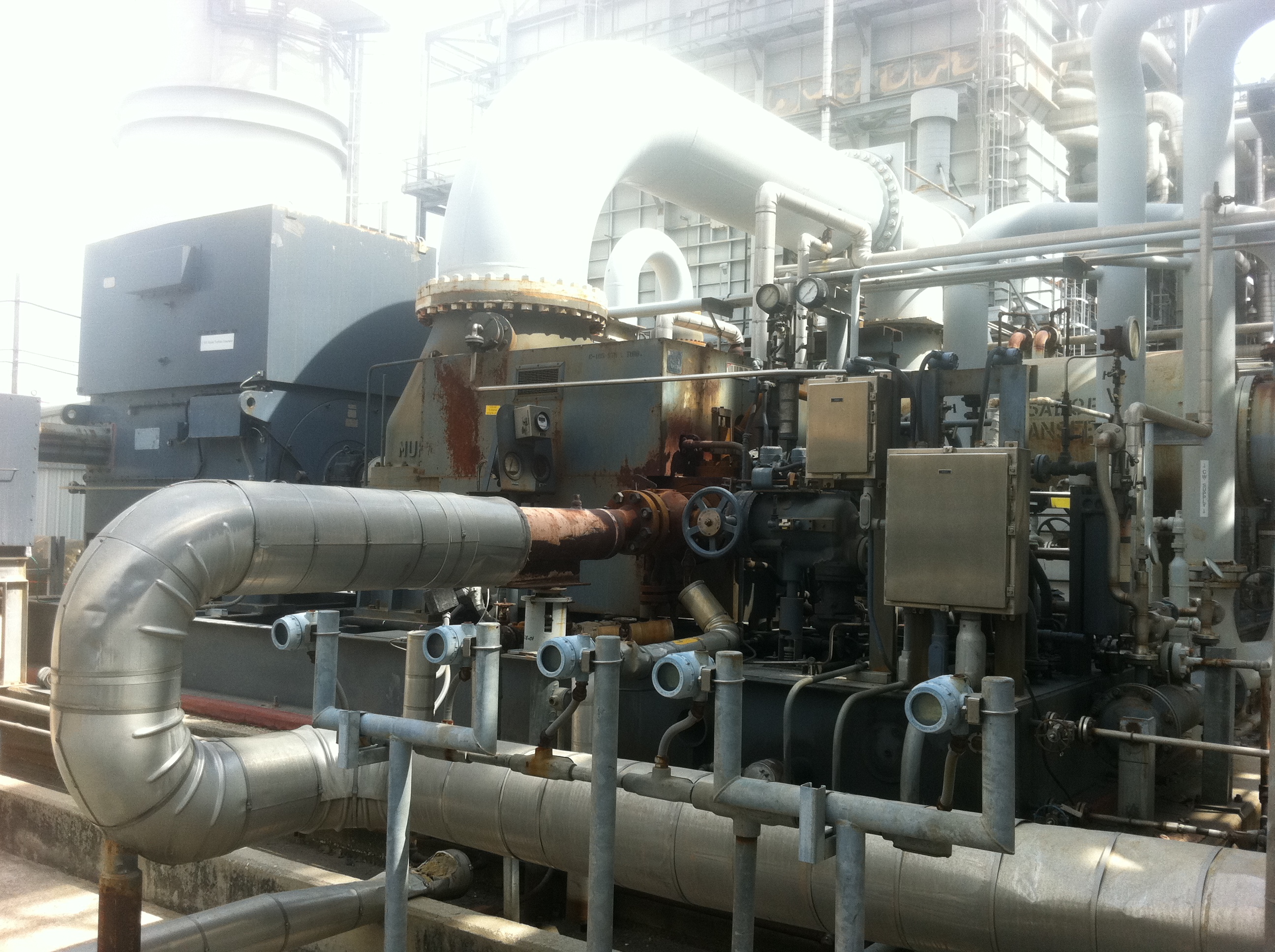 Steam turbine generator